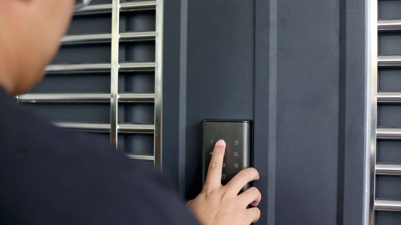 Smart locks with auto lock